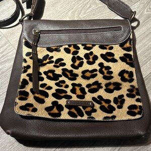 Chic Leopard Crossbody Bag with Brown Trim